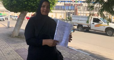 الحلم بدأ يتحقق.. أشهر حدادة بالدقهلية بعد استلام عقد الشقة: سعادتى لا توصف وأشعر بالفخر بعد تحقيق الرئيس السيسى لحلمى.. بوسى سعد: حياتى بدأت تتغير للأحسن بعد تعب 24 سنة.. والورشة هتحمينى من برد الشتاء