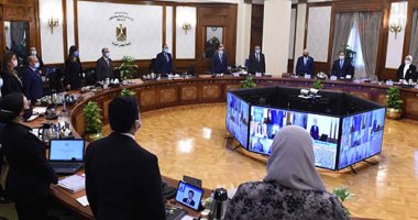 مجلس الوزراء يبدأ اجتماعه الأسبوعي بدقيقة حداد على روح المشير طنطاوى.. وزيرة الصحة: شراء وتوزيع 600 ثلاجة للتوسع فى تجهيزات استقبال لقاحات كورونا.. و33.678 مليون جرعة إجمالى 5 أنواع مختلفة من اللقاحات