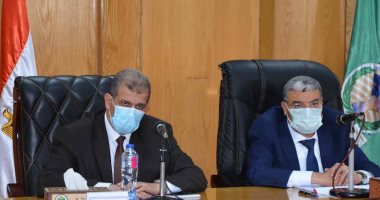 محافظ المنيا يناقش الموقف التنفيذى لتوفيق أوضاع 307 كنائس ومبانى خدمية