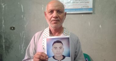 بأى ذنب قتل؟.. والد سائق توك توك يروى تفاصيل حادث مقتل نجله على يد مجهولين بالمنيا.. والده: لو أنجبت ألف ابن لن يعوضنى عن فقدان السند الوحيد فى الدنيا.. ويؤكد: طه كان مجتهدا ويحلم بالسفر كى يساعدنى.. فيديو
