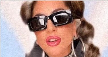 Valentino تطرح سترات لدعم الملقحين ضد كورونا.. ليدى جاجا أول الحاصلين.. صور
