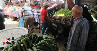 انخفاض فى الأسعار.. إقبال على أسواق الخضروات والفاكهة بالسويس "ألبوم صور"
