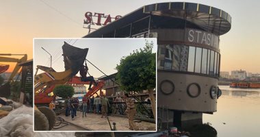 العملاق المائل يعود للاعتدال فى نيل الدقهلية.. 72 ساعة عمل بلا توقف أدت لتعويم مركب المنصورة بعد 13 يوما من انحرافه.. ودعم فريق قناة السويس كلمة السر.. والمستـأجر: نجحنا بدعوات المصريين.. صور