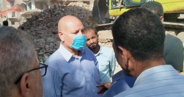 محافظة القاهرة ترفع مخلفات الهدم بشارع المشروع لتنفيذ محور عدلى منصور.. صور