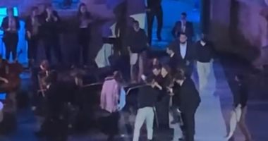 لحظة إغماء ماجدة الرومى ومحاولة إنقاذها خلال احيائها حفلا فى الأردن.. فيديو