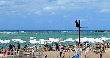 طقس متقلب وأمطار متقطعة واضطراب بحركة الأمواج فى الإسكندرية.. لايف وصور
