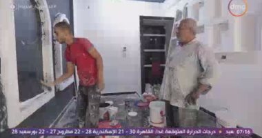 الشغل مش عيب.. وليد باحث بالماجستير صباحا ويساعد والده بالنقاشة "آخر النهار"  