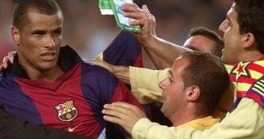 لحظات لا تنسى.. ريفالدو يحتفل بذكرى منحه برشلونة تذكرة التأهل لدورى الأبطال "صور"