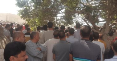 سافر للمصيف فعاد جثة.. تشييع جنازة طالب الصيدلة الغارق بمطروح (لايف وصور)