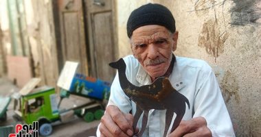 ساحر الصفيح بطل 3 حروب.. "عم سيد" نحاس شهير بقنا 60 سنة إبداع وكفاح (لايف)