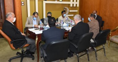 محافظ قنا يترأس لجنة اختيار قيادات مديريه التنظيم والإدارة