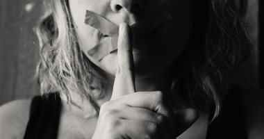 إتيكيت التعامل مع الشخصية الكتومة.. متجبروش يتكلم ولا تسخر منه