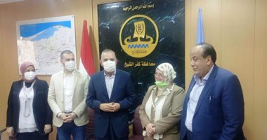  محافظ كفر الشيخ ونائبه يكرمان بثينة كشك وكيل التعليم