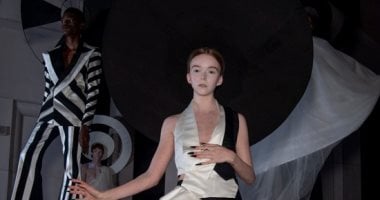 أزياء معاد تدويرها تشبه عرائس المولد تظهر بأسبوع الموضة بلندن.. حفاظا على البيئة