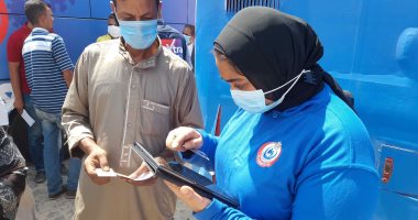 محافظ أسوان: تقديم تسهيلات للمواطنين للحصول على لقاح كورونا.. صور