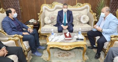 محافظ المنوفية يلتقى استشارى مشروع القطار الكهربى ويؤكد تقديم كافة أوجه الدعم