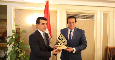 وزير التعليم العالي يستقبل مدير الايسيسكو لبحث ترتيبات استضافة مصر مؤتمر المنظمة