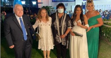 نجوم الفن يحتفلون بتكريم سلوى خطاب بمهرجان الإسكندرية بـ"تورتة"