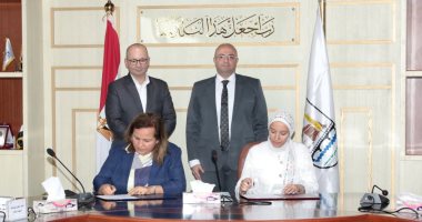 محافظ بنى سويف وسفير كندا يوقعان مذكرتى دعم مشروعات المرأة المنتجة.. صور
