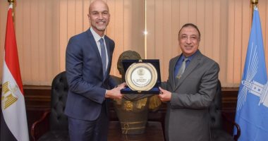 محافظ الإسكندرية يستقبل قنصل فرنسا ويؤكد توطيد العلاقات بين الجانبين.. صور