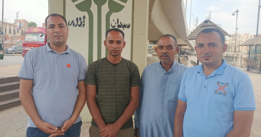 حكاية الشاب الأمين.. "محمود" يعيد 600 ألف جنيه مفقودة لهيئة البريد فى المنوفية بعدما عثر عليها.. ووالدته: "الحمد عرفنا نربى وتعبنا مارحش على الأرض".. ومحافظ المنوفية يكرمه ويمنحه مبلغا ماليا.. فيديو وصور