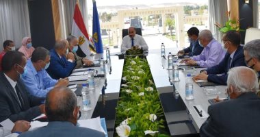 محافظ أسوان: المرور على المدارس للتأكد من جاهزيتها وتطبيق مبدأ الثواب والعقاب