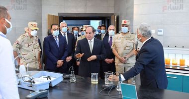 الرئيس السيسي يجرى جولة تفقدية داخل محطة معالجة مياه مصرف بحر البقر 