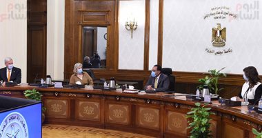 رئيس الوزراء: مصر تستضيف ما يزيد على 5 ملايين مهاجر.. ويؤكد: توجيهات من الرئيس السيسي بتقديم كافة الخدمات الصحية والتعليمية لضيوف البلاد.. وتوفير فرص عمل لهم وحياة كريمة أسوة بأشقائهم المصريين دون تمييز