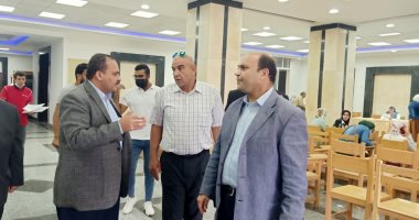 نائب رئيس جامعة بنها يتفقد تطعيم الطلاب بلقاح فيروس كورونا.. صور