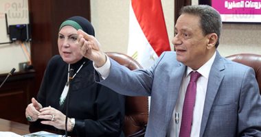 "الأعلى للإعلام"ينظم حلقة نقاشية بحضور وزيرة التجارة.. كرم جبر: حياة كريمة أعظم مبادرة فى تاريخ مصر.. نيفين جامع: الحكومة توفر مصادر دخل للمواطنين.. واتفقنا على ضريبة قطعية مقدارها ألف جنيه لأصحاب المشروعات