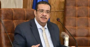 رئيس جامعة قناة السويس يجتمع بإدارة الأمن الجامعى.. صور
