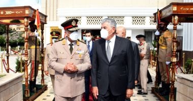 في ذكرى وفاته الـ51.. الرئيس السيسى ينيب وزير الدفاع للمشاركة فى إحياء الذكرى السنوية لرحيل عبد الناصر.. ومواطنون يلتفون حول ضريح نصير الغلابة.. وشبيه الزعيم من أمام قبره: شرف لى أكون شبهه.. فيديو وصور