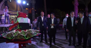 كيف احتفلت البحر الأحمر بيوم السياحة؟.. كرنفال عالمى تحت شعار "السياحة من أجل تحقيق نمو شامل".. فقرات فنية ومعرض فن تشكيلى بحضور الوزير والمحافظ و120 فنانا بـ 12 دولة.. عنانى: مصر تفتح ذراعيها لكافة السائحين