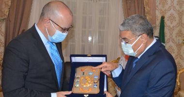محافظ المنيا يستقبل السفير الكندى لبحث تعزيز التعاون وتنمية الشراكة.. صور