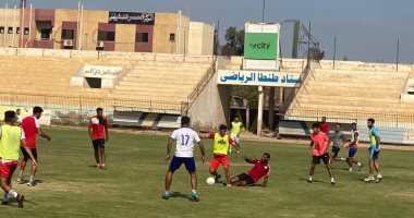 فريق عثماثون يتدرب على استاد طنطا بعد تجديده.. صور 