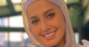 حلا شيحة ترد على أبيها بصورة مرتدية الحجاب