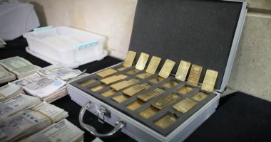 ضبط المستورد الرئيسى لأجهزة الكشف عن الذهب والآثار والمعادن النفيسة.. الأموال العامة تضبط 25 جهازا مهربا.. التحفظ على 12 مليون جنيه بحوزة المتهم.. والنيابه تأمر بحبسه 4 أيام على ذمة التحقيقات.. فيديو