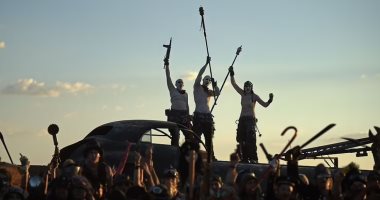 مهرجان مستوحى من mad max فى صحراء أمريكا يجسد نهاية العالم.. فيديو وصور