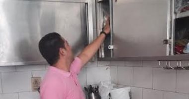 صحة المنيا تحرر 102 مخالفة لمنشآت غذائية وتعدم أغذية غير صالحة 