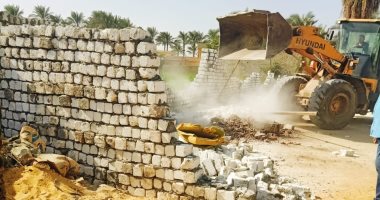 الجيزة تزيل 25 حالة تعدى على أراضى الدولة وبناء مخالف فى حملات موسعة