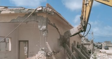 حملات مكبرة لإزالة التعديات وأعمال البناء المخالف بأحياء الإسكندرية.. صور