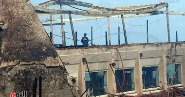 لحظة إطفاء الحريق الهائل بعد تجدد اشتعال النيران فى مطعم شهير بالإسكندرية.. لايف