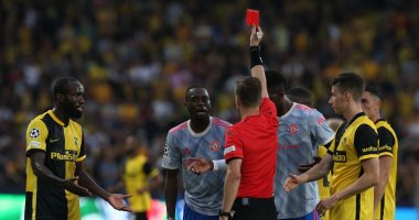 عقوبة مشددة تغيب بيساكا عن مانشستر يونايتد ضد فياريال وأتالانتا بدورى أبطال أوروبا