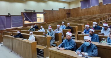 دورة لتدريب الأئمة والوعاظ بجامعة الفيوم .. صور
