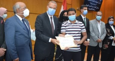 محافظ القليوبية يكرم أوائل الثانوية العامة والأزهرية والدبلومات 