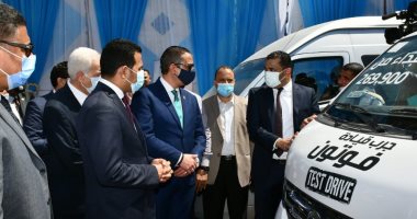 محافظ الفيوم يطلق مبادرة إحلال مركبات "البيك أب" و"التوكتوك".. صور