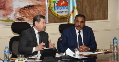 محافظ مطروح يناقش استعدادات العام الدراسى الجديد ويشدد على إنهاء تطعيمات الطلاب