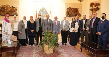 رئيس جامعة الزقازيق يستقبل وفد التعليم العالي لاستلام مشروع إنشاء مركز القياس والتقويم