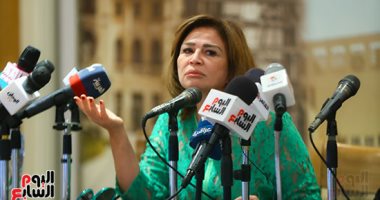 إلهام شاهين: والدى أدخلنى جامعة الأزهر بسبب الاختلاط