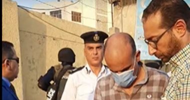 فيديو .. محكمة الجنايات تجرى معاينة تصويرية لموقع ضبط كمية مخدرات بحوزة صاحب كشك 